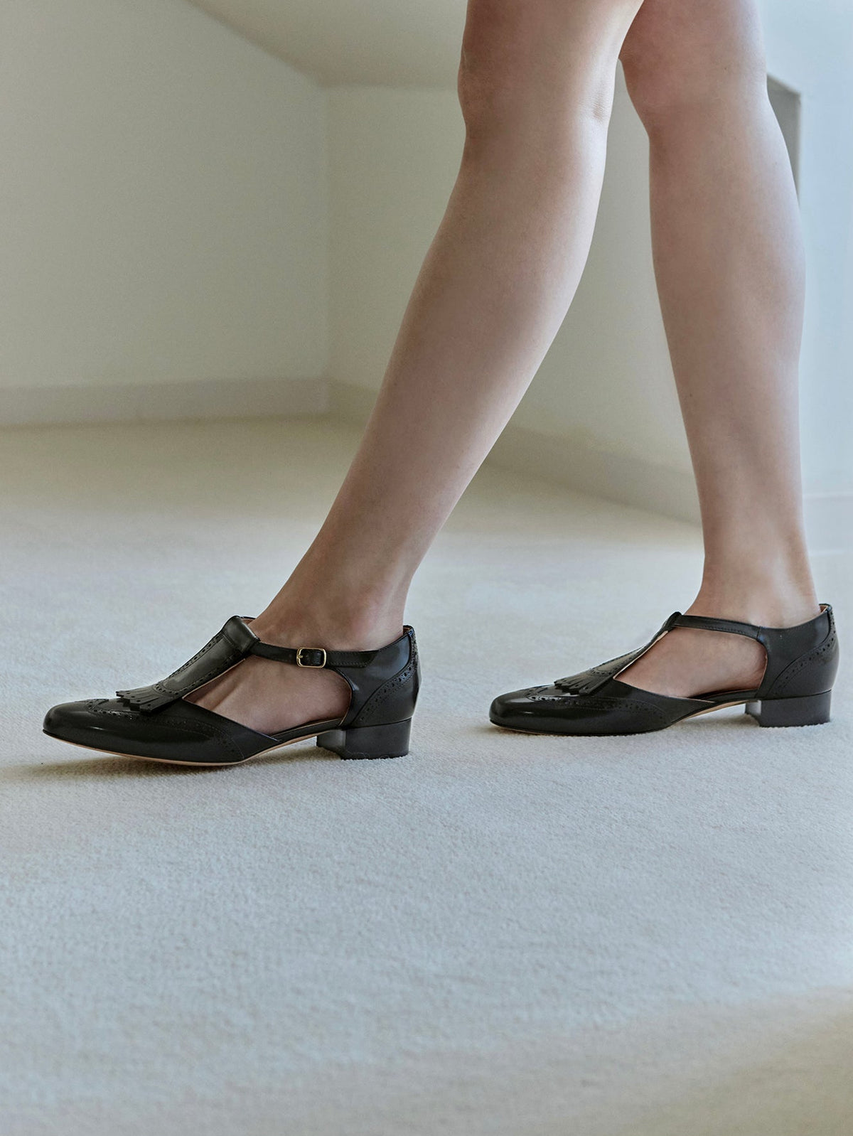 新品 ネブローニ ウイングチップストラップシューズ 本革 ブラック 24 ウィングチップストラップシューズ 5850/DIDO/BLACK – nebulonie