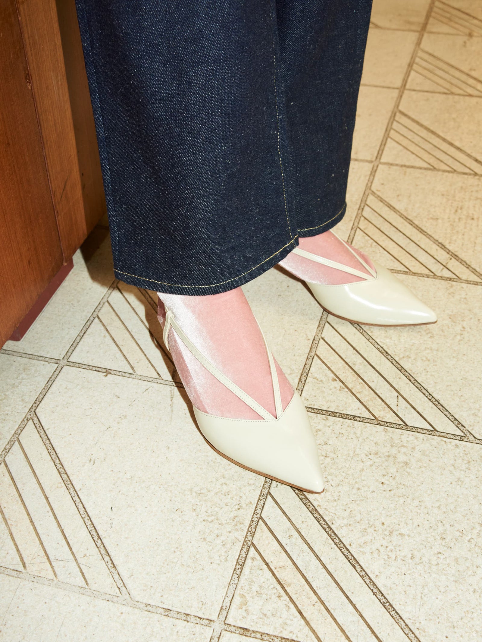 ポインテッドバックストラップサンダル 7110/F/ROCK/BLACK – nebulonie