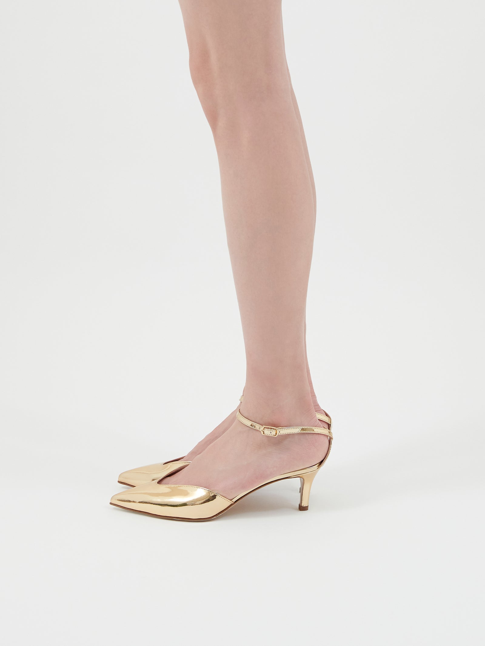 くり吉様限定　ネブローニ　メタリック　ゴールド　アンクルストラップパンプス くり吉様限定 ネブローニ メタリック ゴールド アンクル