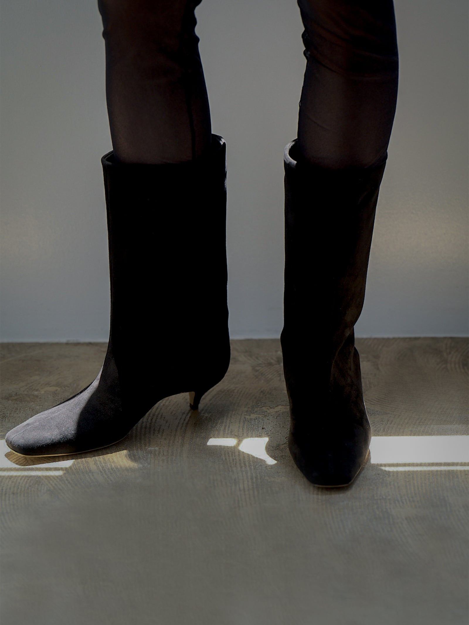 スクエアトゥースエードミドルブーツ 7321/EMA/BLACK – nebulonie