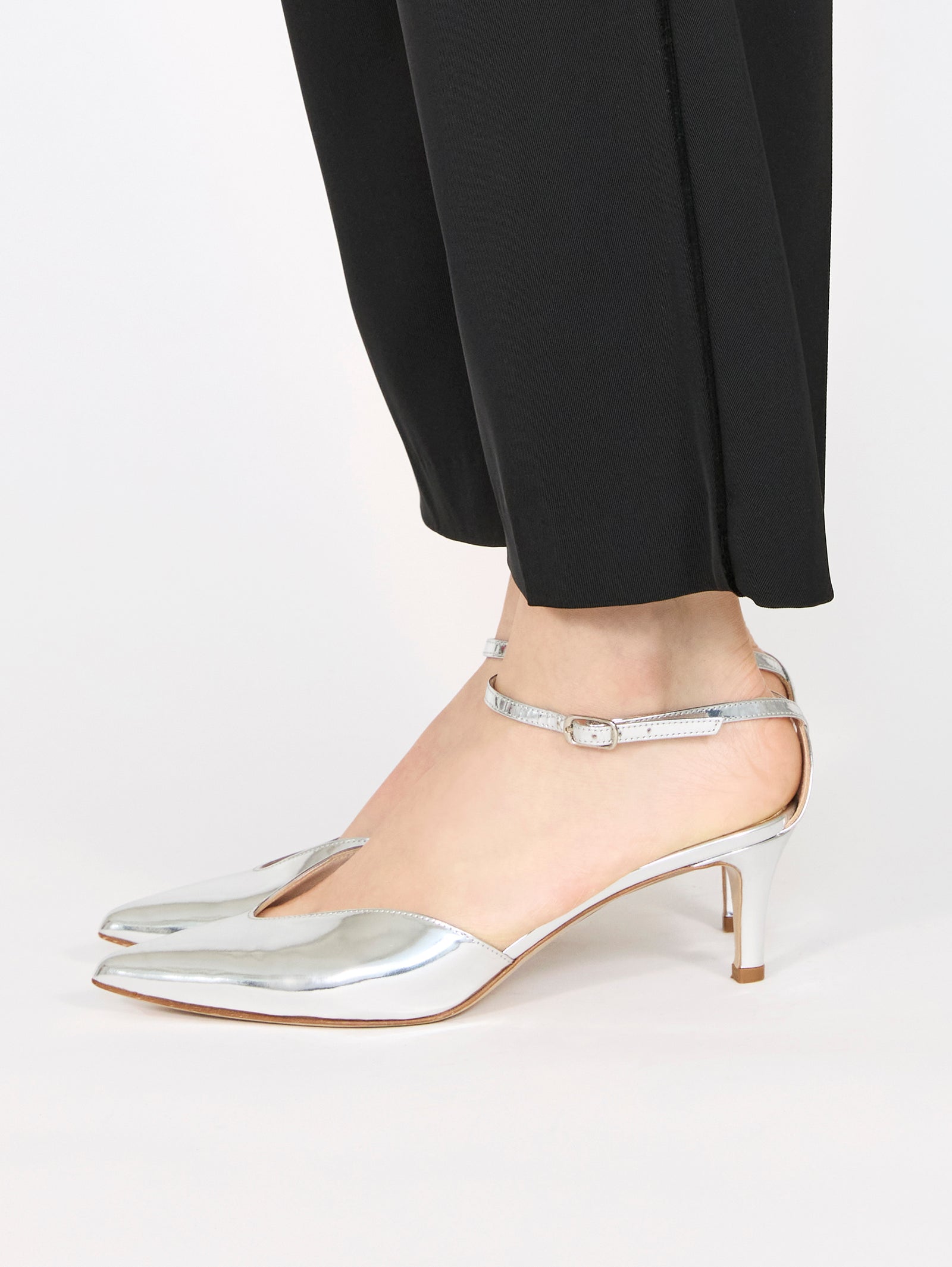 ALMA アンクルストラップパンプス 7305/AGU/SILVER – NEBULONI E. ALMA アンクルストラップパンプス 7305/AGU/SILVER – NEBULONI E.