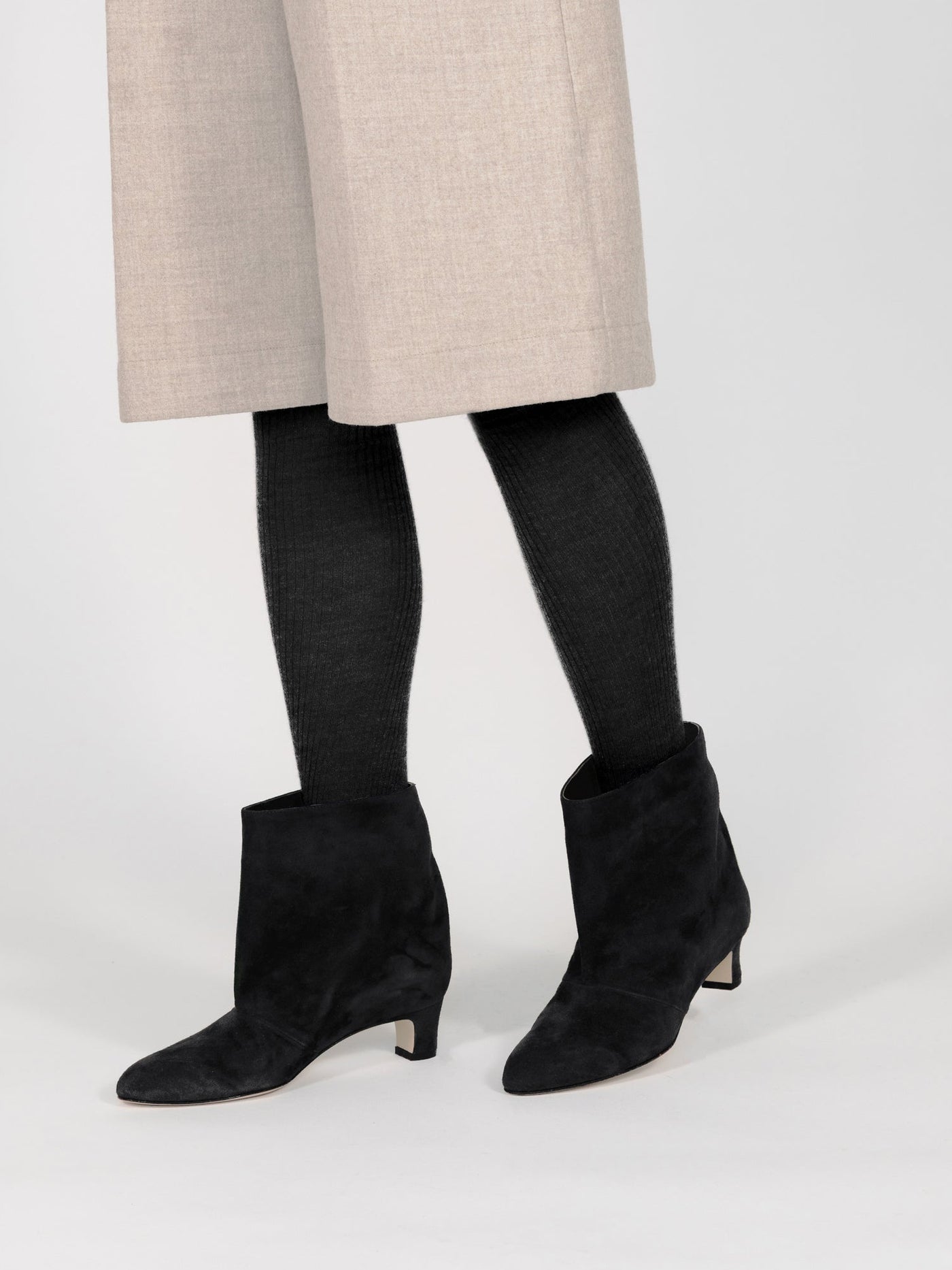 スエードショートブーツ 6923/BASS/BLACK – nebulonie